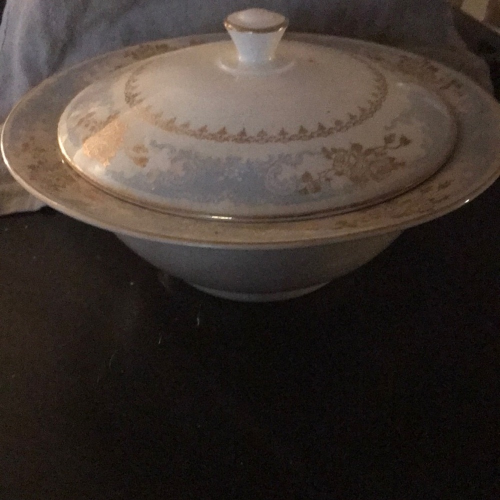 Vintage homer Laughlin china royal splendor serving bowl with lid